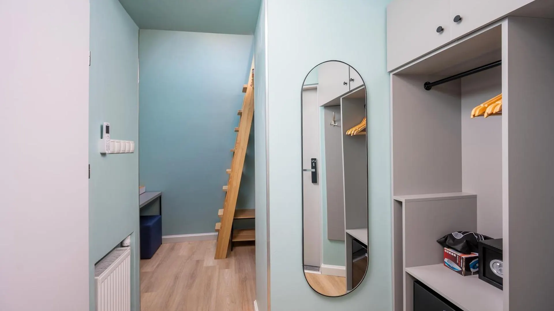 Jess Inn Hostel Rondo Charles De Gaulle Warsaw