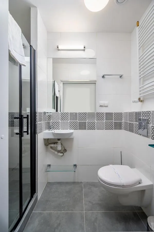 Jess Inn Hostel Rondo Charles De Gaulle Warsaw