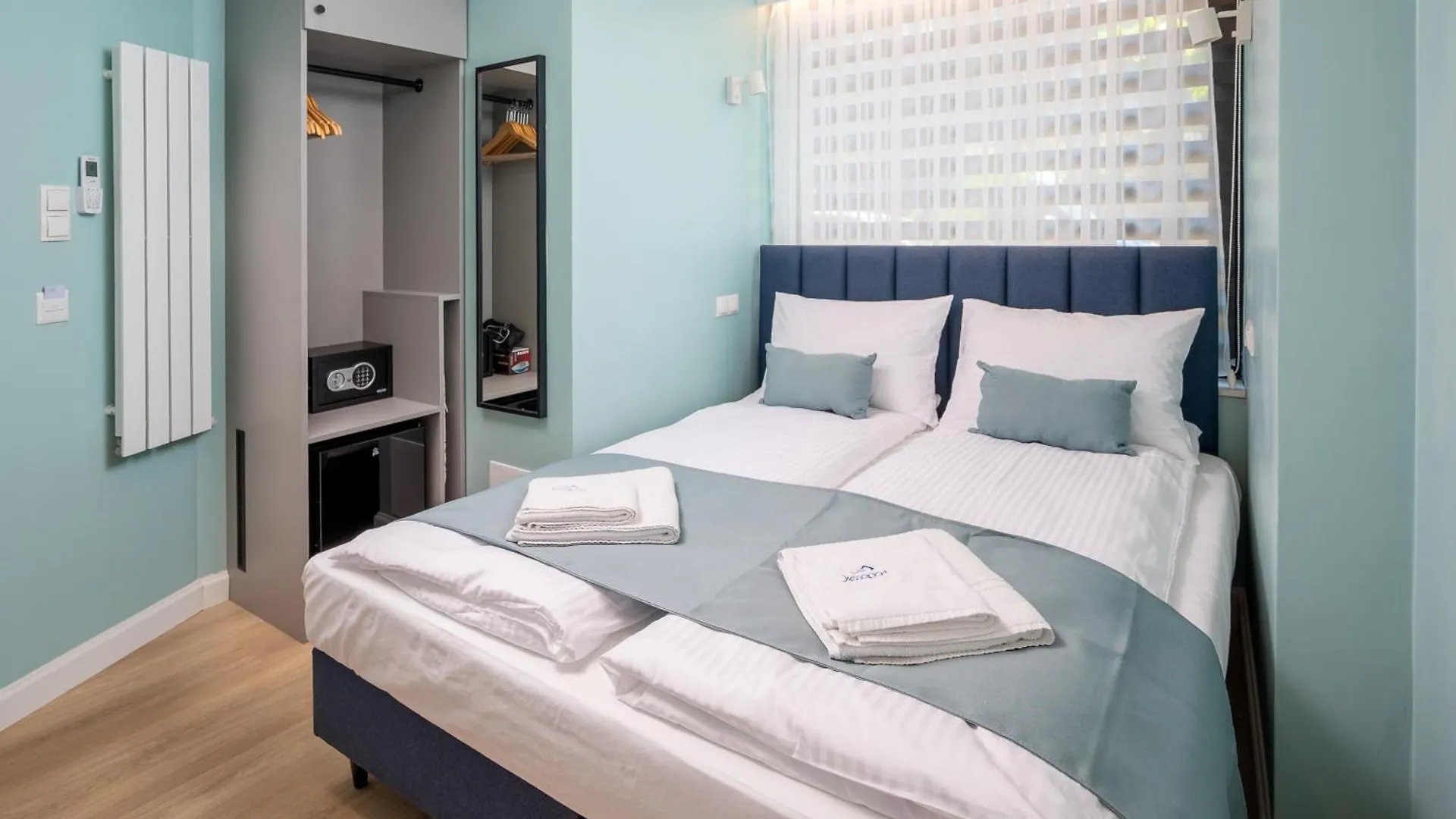 Jess Inn Hostel Rondo Charles De Gaulle Warsaw