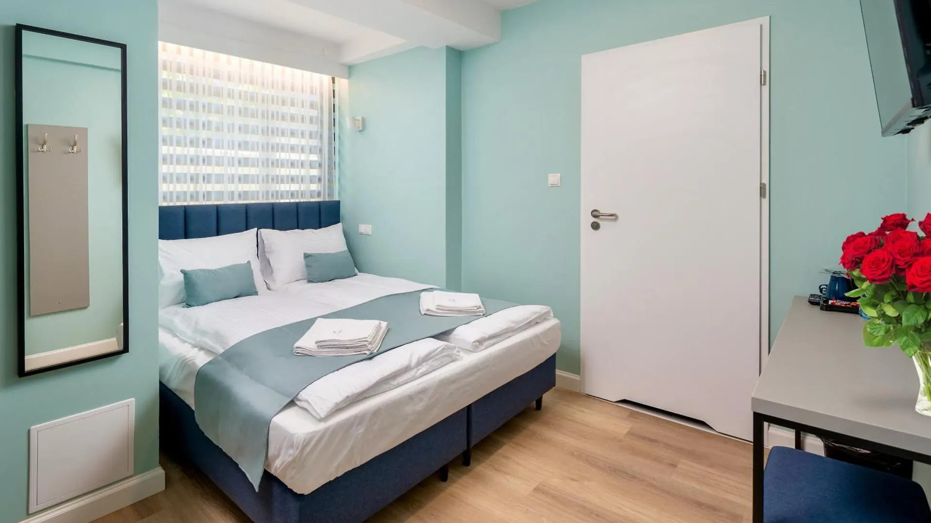 Jess Inn Hostel Rondo Charles De Gaulle Warsaw
