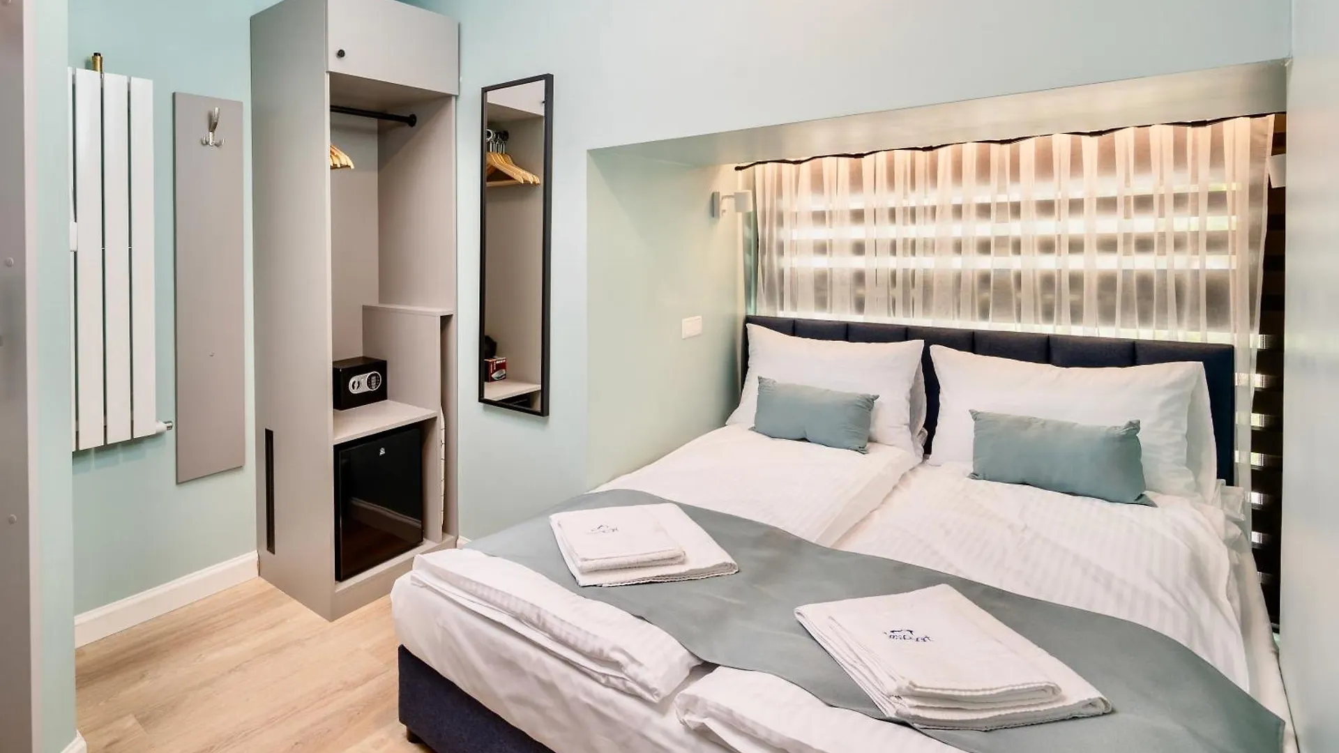 Jess Inn Hostel Rondo Charles De Gaulle Warsaw Poland